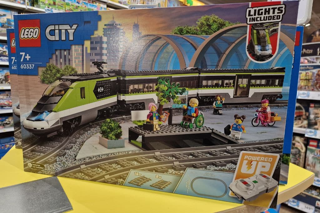 Dit is alles over de LEGO elektrische trein!