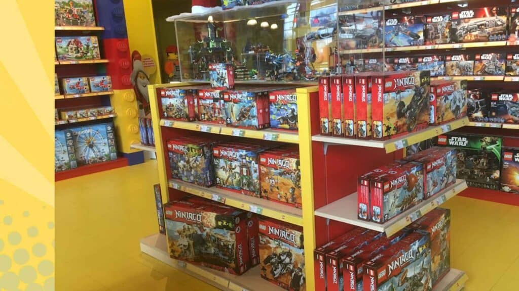 LEGO NINJAGO sets uitgestald in de winkel