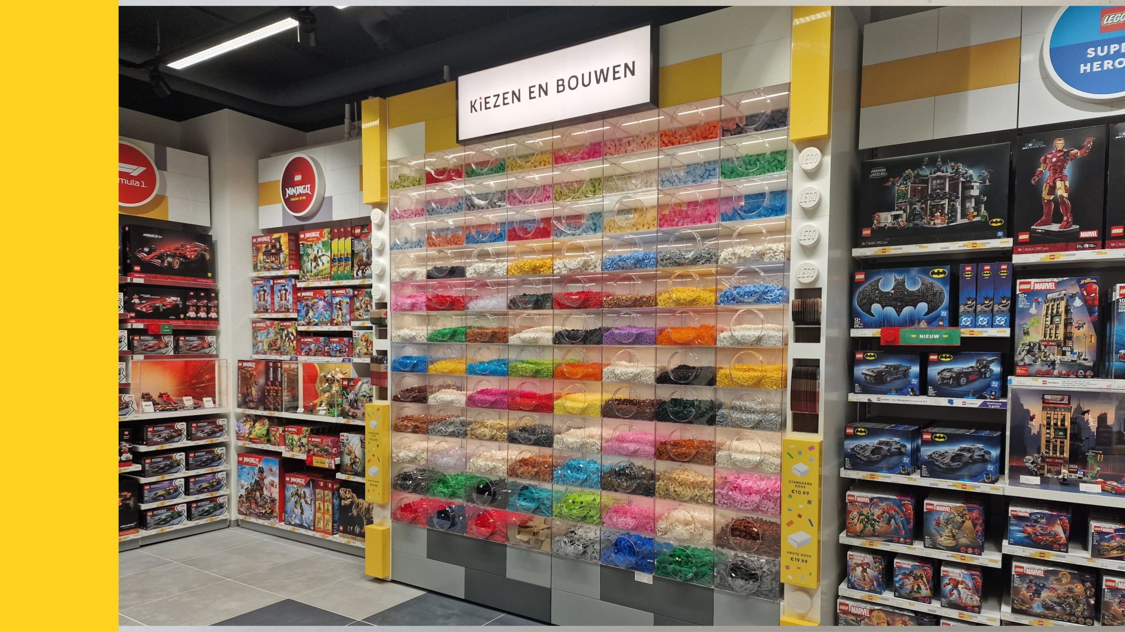 LEGO Store Rotterdam Kiezen en Bouwen muur met losse steentjes in alle kleuren, Koopgoot 2026