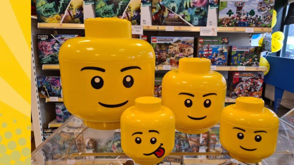 LEGO opbergkoppen uitgestald in de winkel