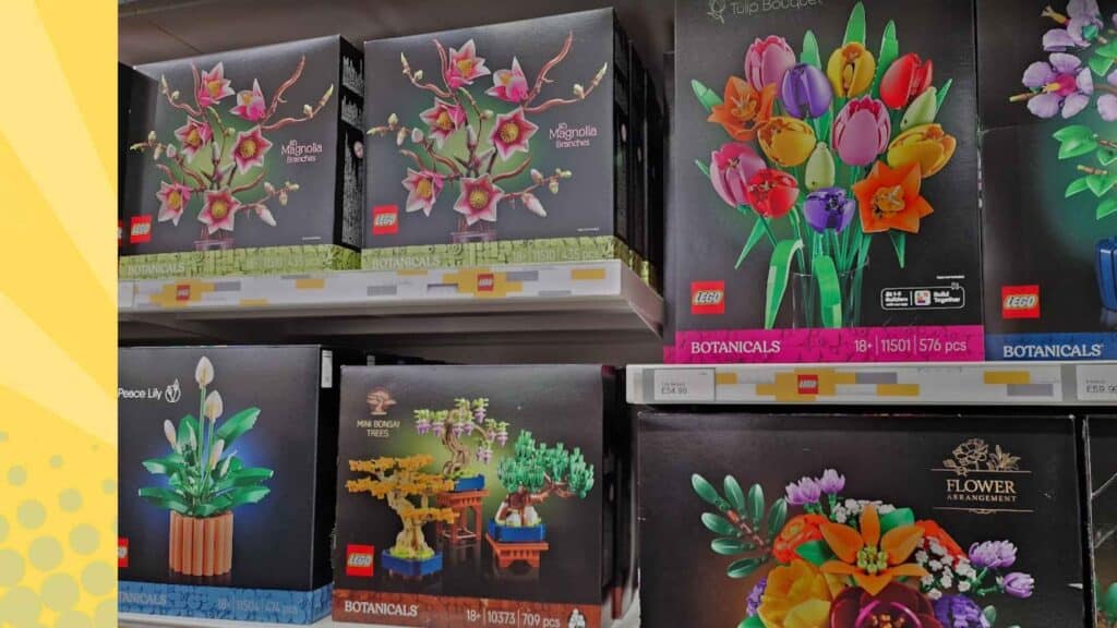 LEGO Botanicals sets op het schap: Magnolia Branches, Tulip Bouquet, Peace Lily, Mini Bonsai Trees en Flower Arrangement